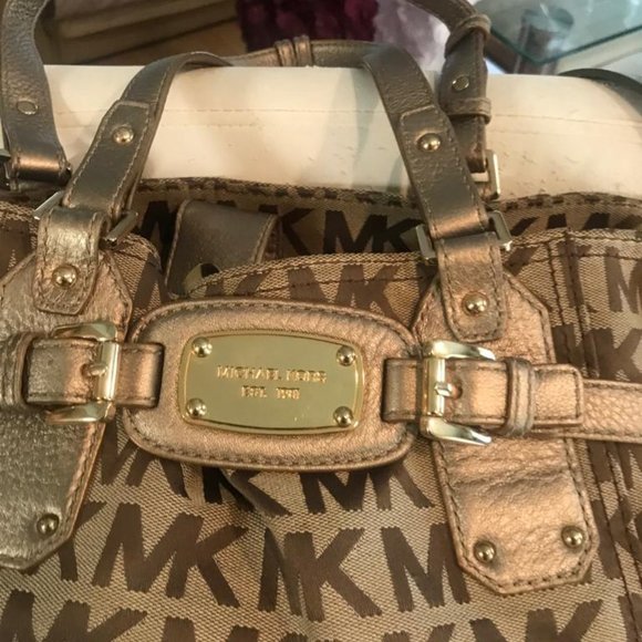 Authentic Micheal Kors Large Carry All Tote - Picture 8 of 13